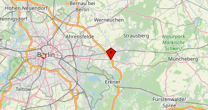 Eine Karte, die einen mit einem roten Symbol markierten Ort östlich von Berlin, Deutschland, zeigt, angezeigt über eine Elementor-Fußzeile.